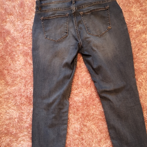 🌸 Maternity Jeans 🌸 - Picture 2 of 3